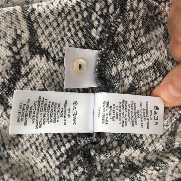 CHRISTIAN SIRIANO NY M SNAKE PRINT BUTTON SHOULDERS DETAILING TOP - Picture 9 of 12